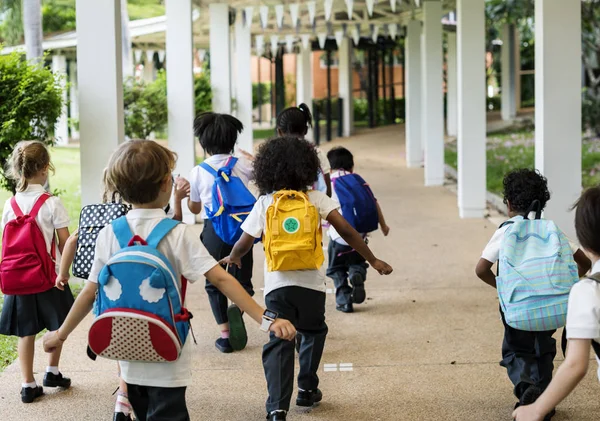 Bambini adorabili che si divertono — Foto Stock