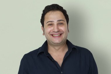 Olgun erkek gülümseyen