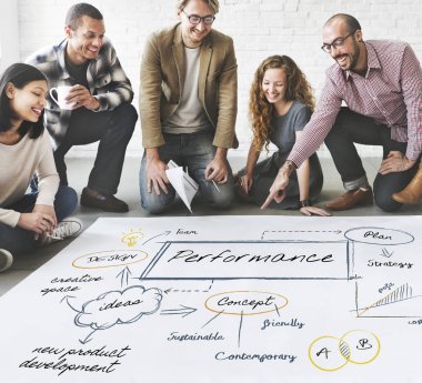 tasarımcılar poster ile çalışma 