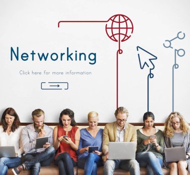 Dijital aygıtlar kullanan insanlar