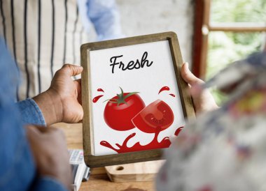 İnsanlar tutar tabela