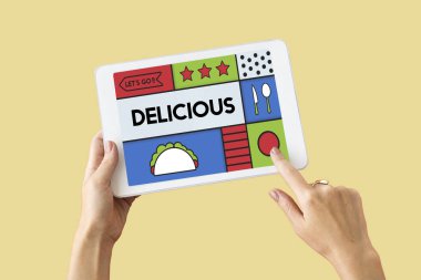 kişi holding dijital tablet