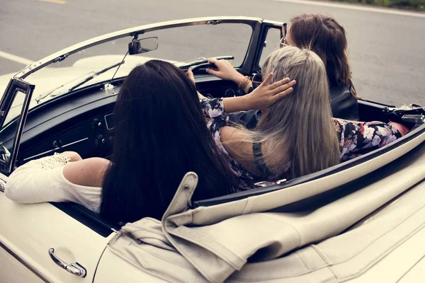 Friends Travel on Road Trip — Stock Photo, Image