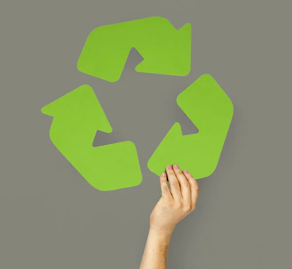 Person mit Recyclingschild — Stockfoto