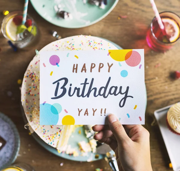 Menschen feiern Geburtstag — Stockfoto