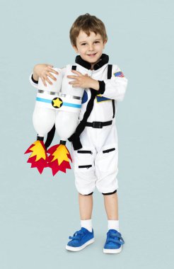 astronot kostüm jetpack ile çocuk