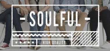 sandalyelere oturan insanlar