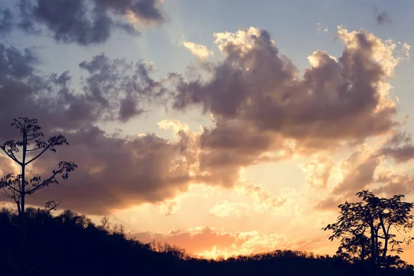 Céu por do sol com nuvens — Fotografia de Stock