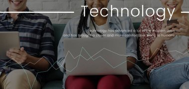 Dijital cihazlar kullanan öğrenciler