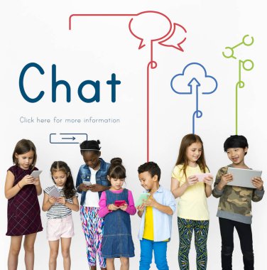 teknoloji cihazlar ile çok ırklı çocuklar