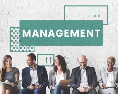 İş adamları satırda