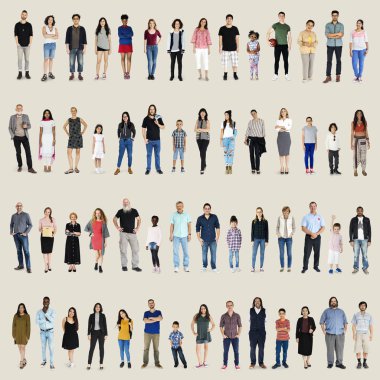 Çok ırklı insanlar ayakta 