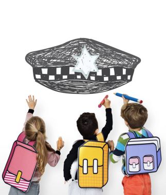 duvarda çizim çocuklar