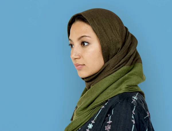 Kvinna som bär hijab — Stockfoto