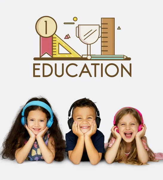 Çocuklar yalan ve Listeingn müzik 