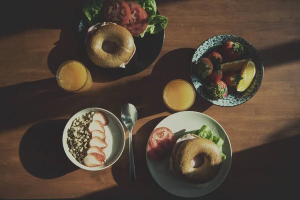 Pequeno-almoço saudável em cima da mesa — Fotografia de Stock