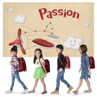 sırt çantaları ile yürüme çocuklar