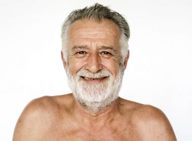 gülümseyen kıdemli adam