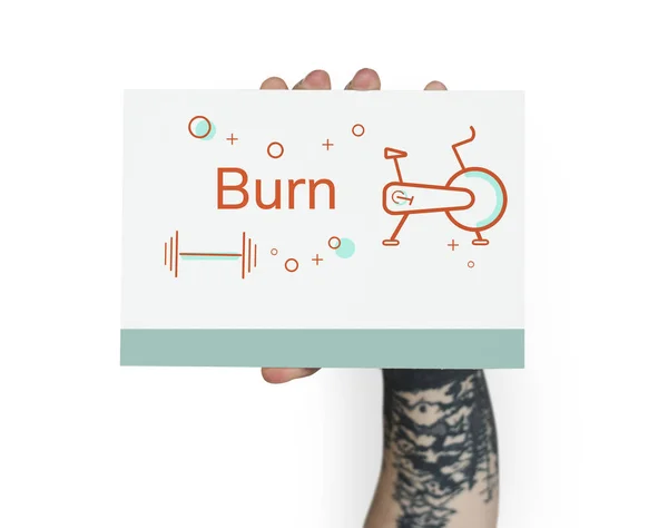 Tetovált gazdaság kártyát — Stock Fotó