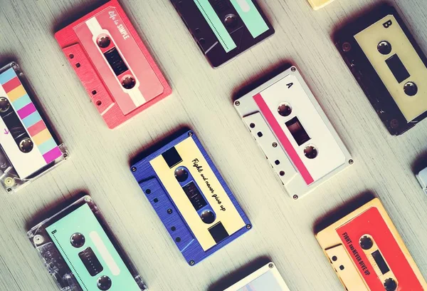 Cassetes de áudio retro na mesa — Fotografia de Stock