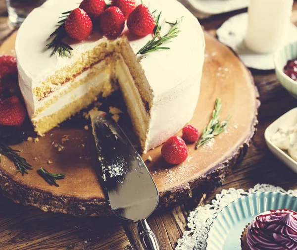 kek çilek Çilek ile