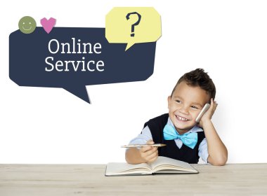 Masa başında siting öğrenci