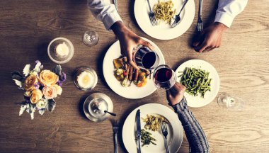 Akşam yemeği tarihi sahip çift