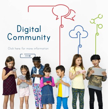 teknoloji cihazlar ile çok ırklı çocuklar