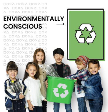 geri dönüşüm kutusu ile çocuk