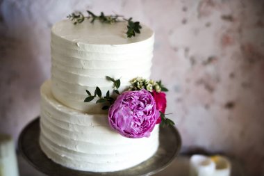 beyaz düğün pastası