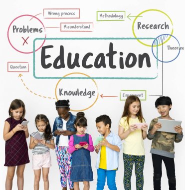 teknoloji cihazlar ile çok ırklı çocuklar