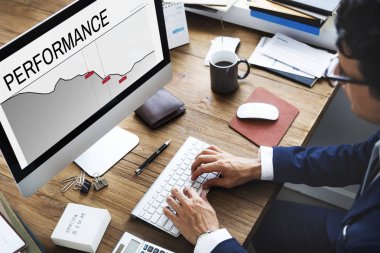 bilgisayarla çalışma iş adamı