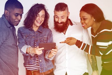 İnsanlar dijital aygıt