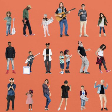 çok ırklı insanlar müzik keyfi