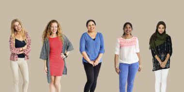 Kızlar bir satırda daimi 