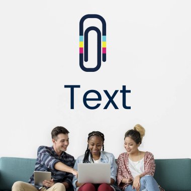 Arkadaşlar dijital cihazlar kullanarak 