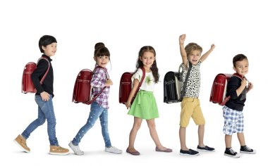 sırt çantaları ile yürüme çocuklar