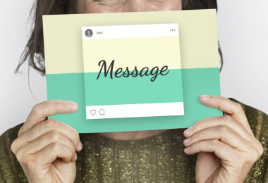 kadın holding kartı. 