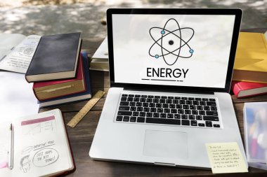 Çalışma alanı ile defter ve kitaplar 