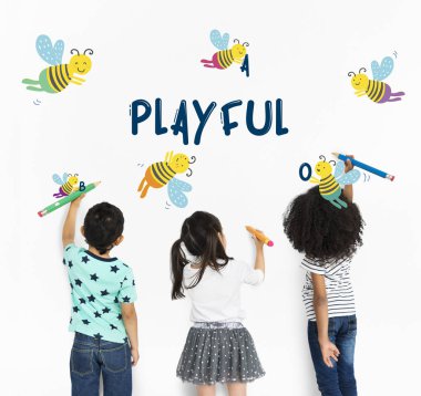 duvarda çizim çocuklar