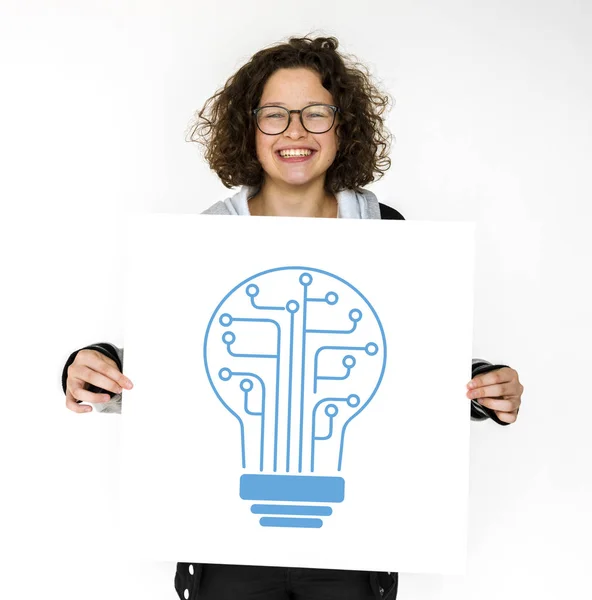 Mujer sosteniendo la cartelera — Foto de Stock