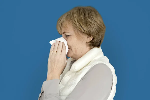 Mature woman sneezing — Stock Photo, Image