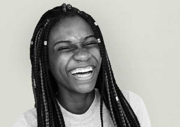 Souriante fille dans le studio — Photo