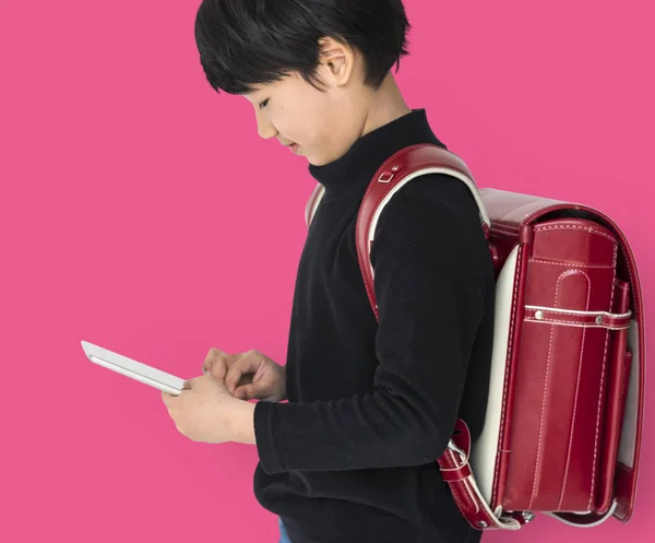 Asiático menino com digital tablet — Fotografia de Stock