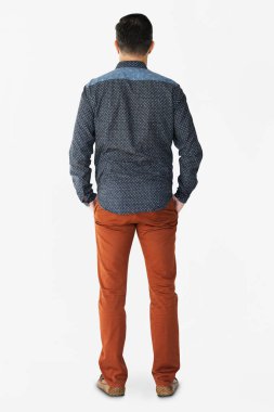 arkadan görünüşü şık adam