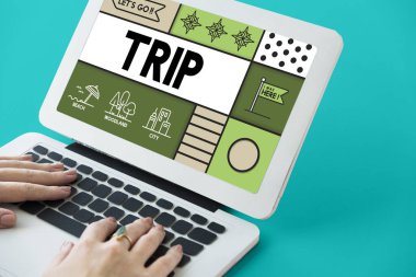 Eller dizüstü bilgisayarda çalışıyor