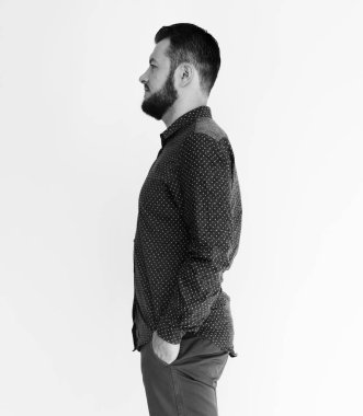 Yakışıklı sakallı adam. 