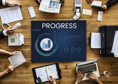 iş elleriyle masada