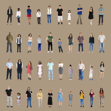 Çok ırklı insanlar ayakta 