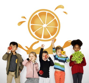 Sebze ile küçük çocuk